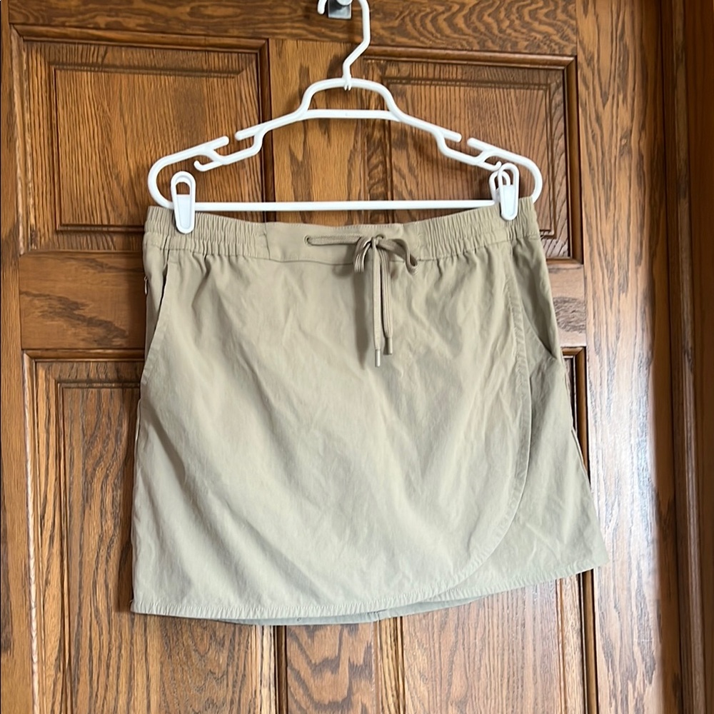 Eddie Bauer Medium Tan Mini Skorts with Tie Front